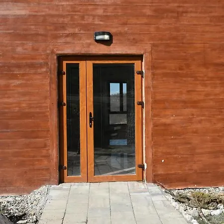 Apartment S 68, Milmari